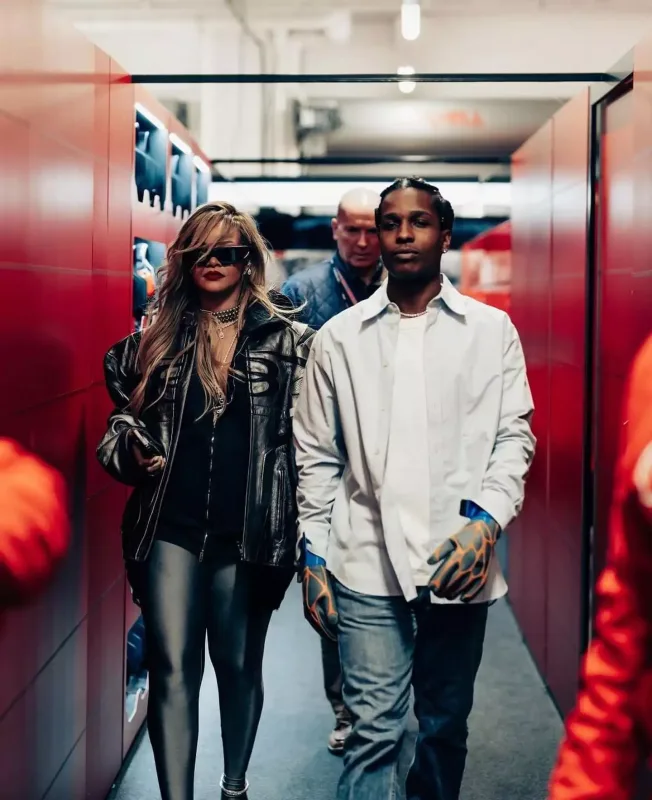 Rihannanın “Balenciaga” “look”u bəyənildi