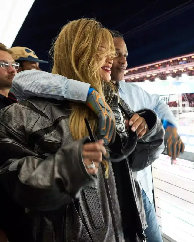 Rihannanın “Balenciaga” “look”u bəyənildi