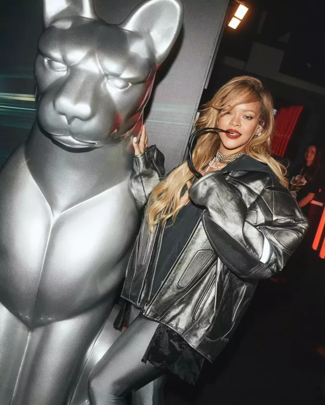 Rihannanın “Balenciaga” “look”u bəyənildi