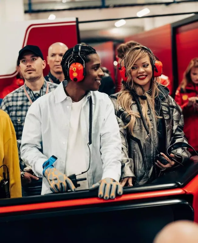 Rihannanın “Balenciaga” “look”u bəyənildi