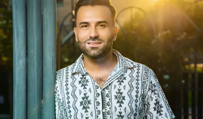 Elvin “Yandım gecələr”i təqdim etdi