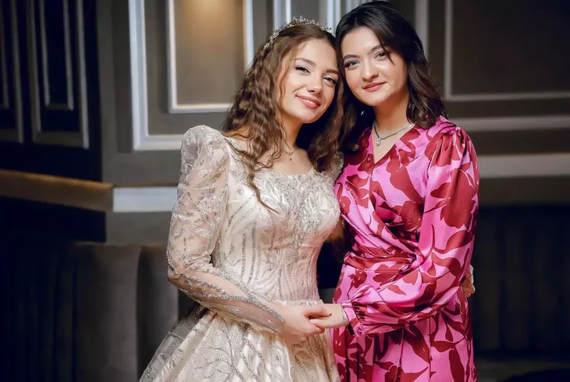 Xalq artisti qızının nişanından fotolar paylaşdı