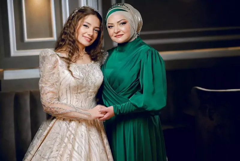 Xalq artisti qızının nişanından fotolar paylaşdı