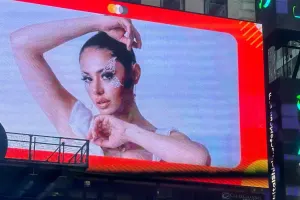 Əfəndi Tayms Meydanında!