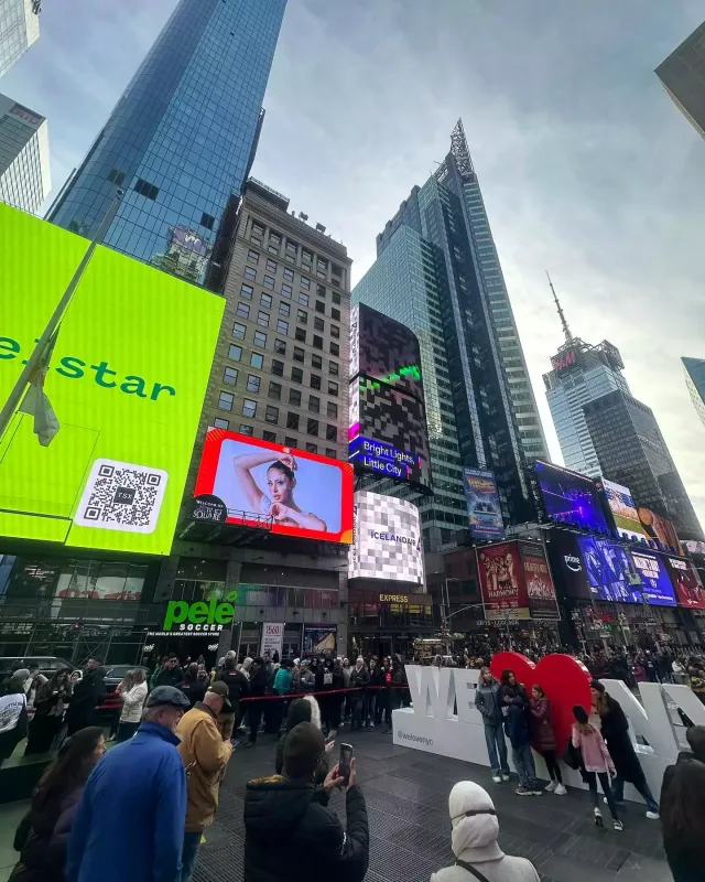 Əfəndi Tayms Meydanında!