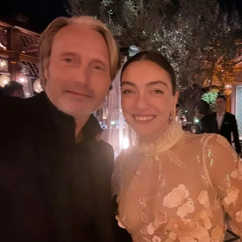 Merve dünyaca məşhur aktyorla