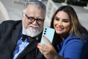 “Bizim aparıcılara dərs keçin”