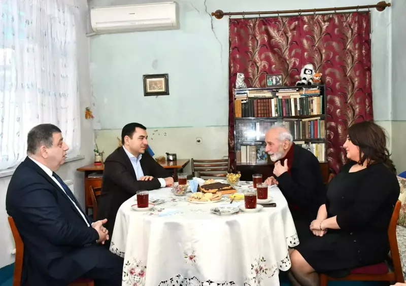 Nazir Akif Rüstəmovu evində ziyarət etdi