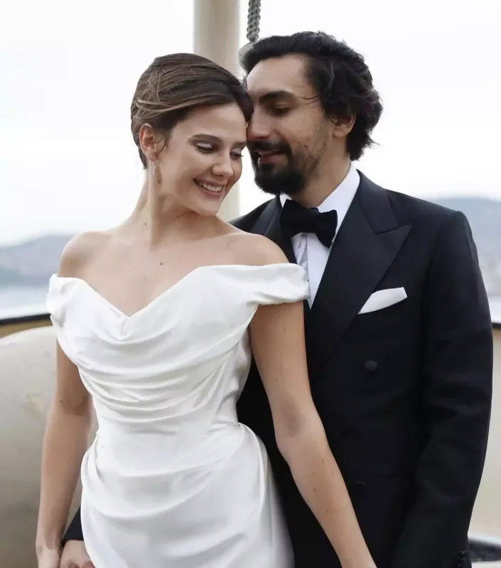 “Məşhurların sevgilisi” evləndi...