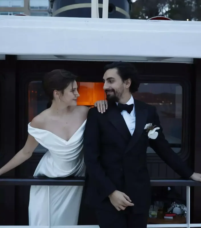 “Məşhurların sevgilisi” evləndi...