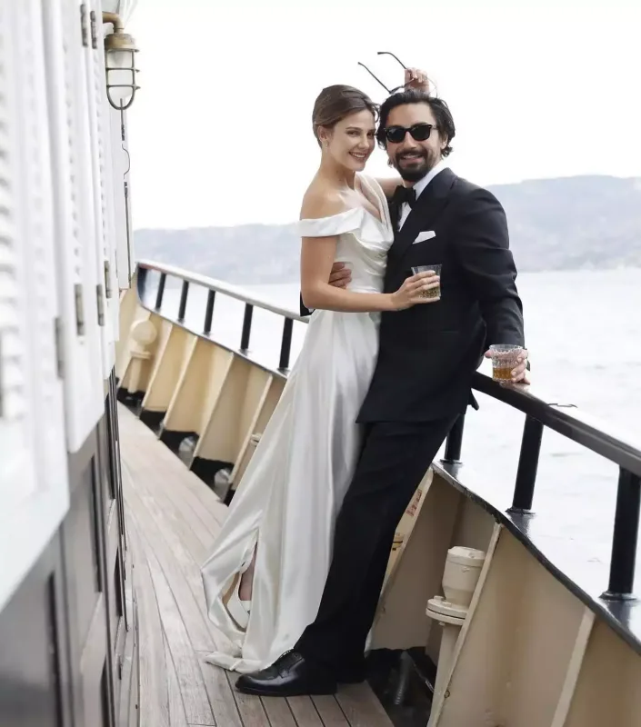 “Məşhurların sevgilisi” evləndi...