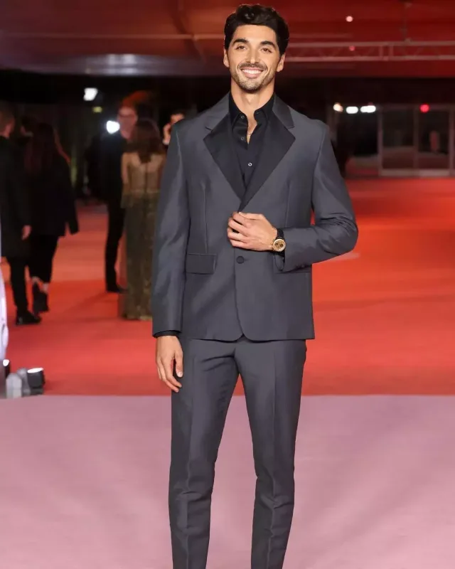 Dünya ulduzları qırmızı xalıda