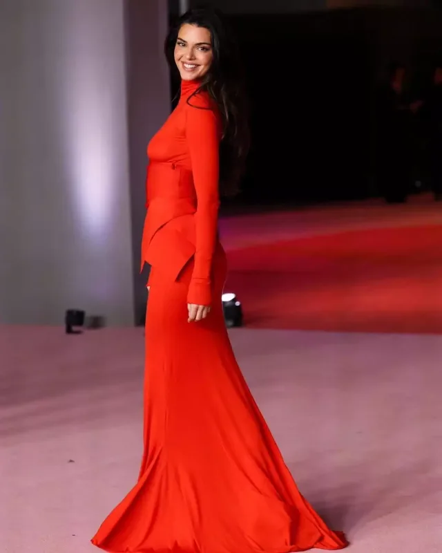 Dünya ulduzları qırmızı xalıda