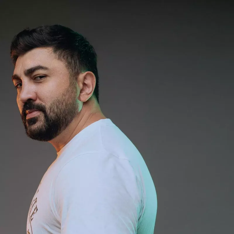 Ustalar Vüqarı aldatdı, 4 min ziyana düşdü