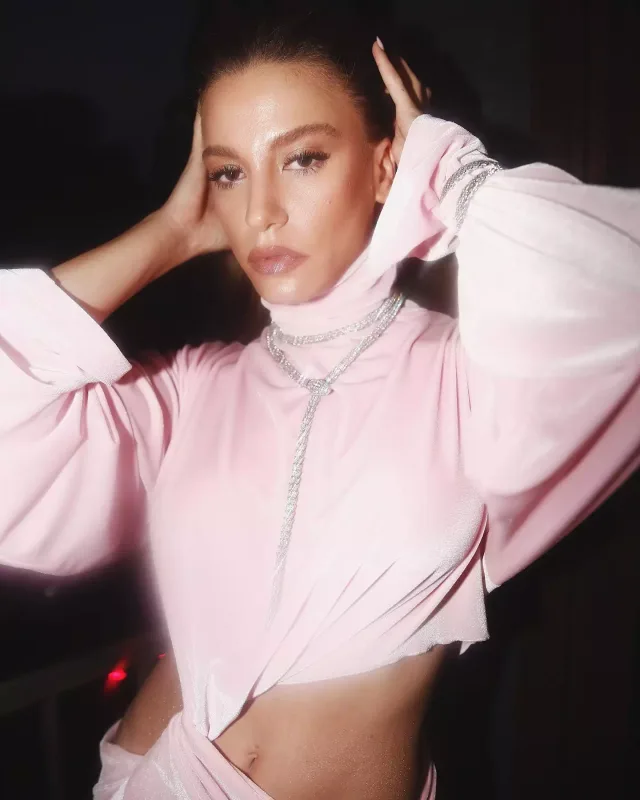 Cansu atasının Seranayın anası ilə eşq yaşamasından danışdı