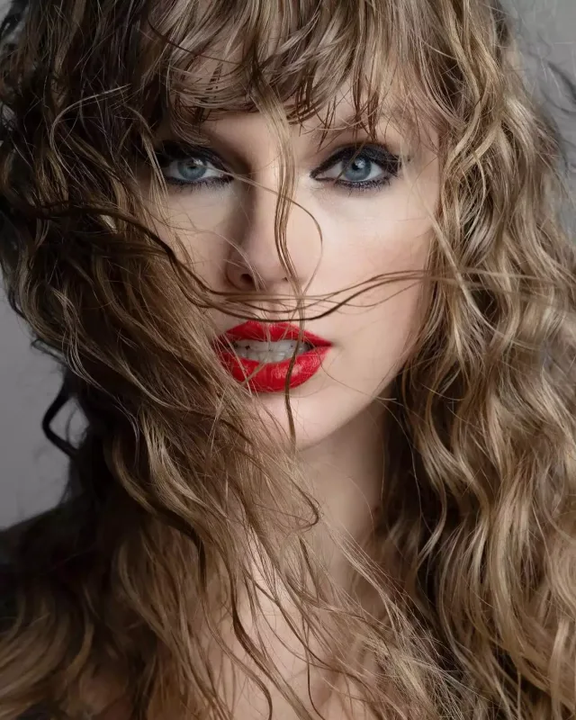 “İlin adamı” Teylor oldu!