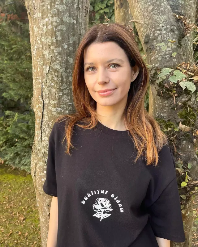 “Həyatımı paylaşmağa utanıram”