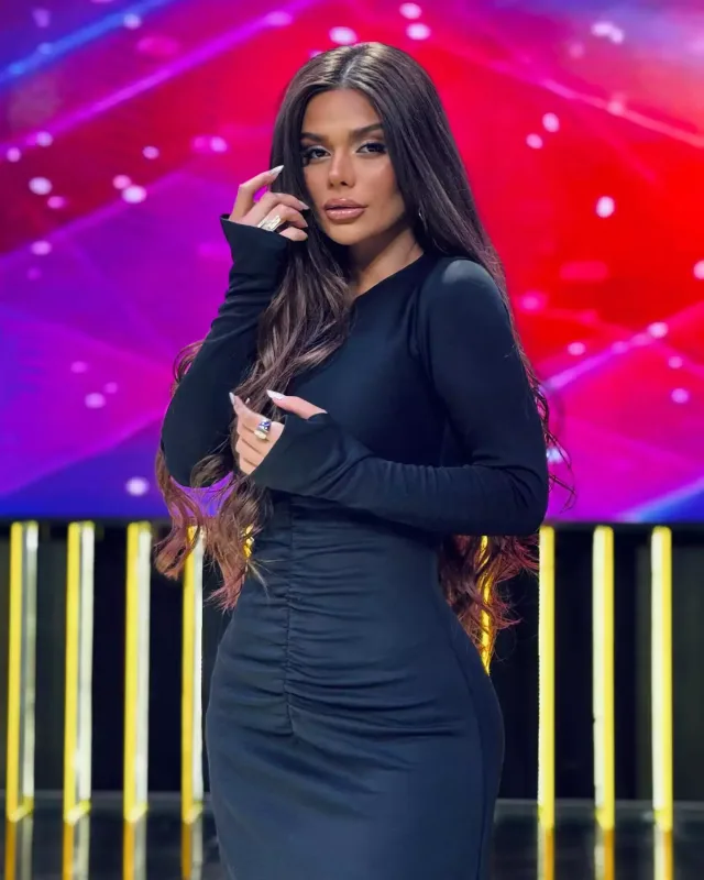 Qızının toy tarixini açıqladı