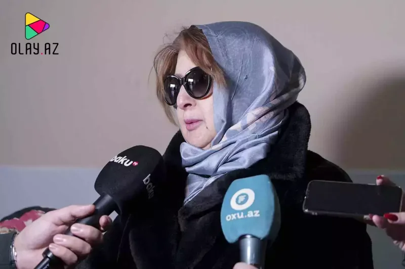 “Dodaq boyası vacib idi”