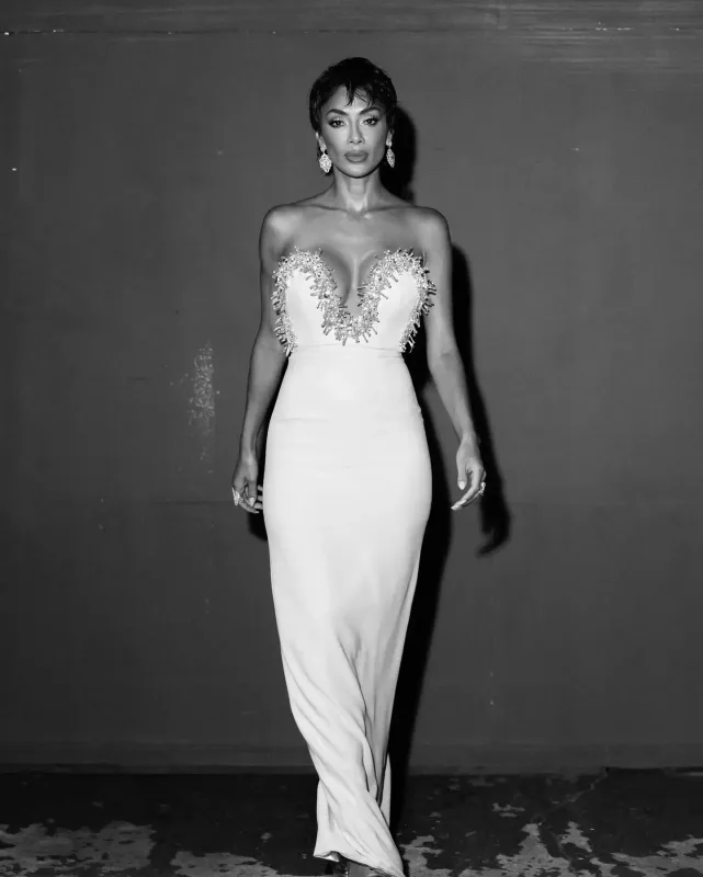 Şerzinger Rüfətin kolleksiyasından geyindi