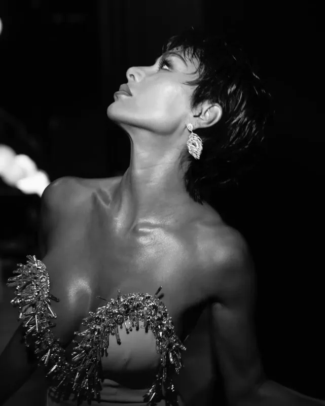 Şerzinger Rüfətin kolleksiyasından geyindi