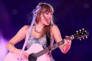 Teylor yenə birinci oldu