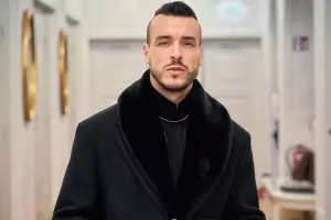 Müğənnilikdən əvvəl fala baxırmış