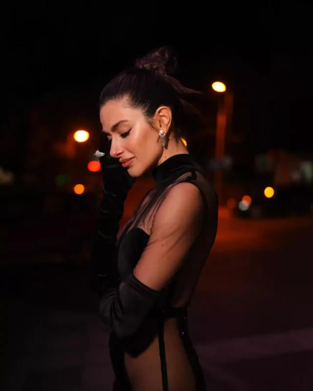 Nəsrin geyimi ilə gündəmdə