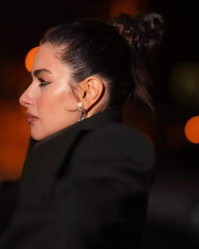 Nəsrin geyimi ilə gündəmdə