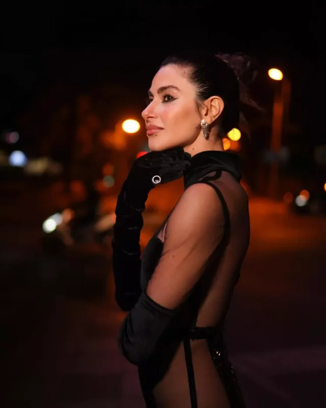 Nəsrin geyimi ilə gündəmdə