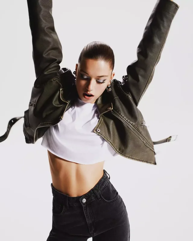 “Həyatımda heç kim yoxdur, çox xoşbəxtəm”