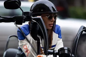 Renka efirə motosikletlə gəldi