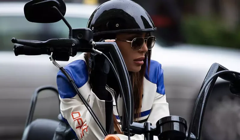 Renka efirə motosikletlə gəldi