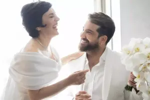 Enislə Ezgi küsdü