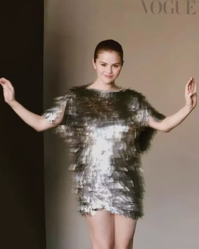 Selenadan “Vogue” üçün pozalar…