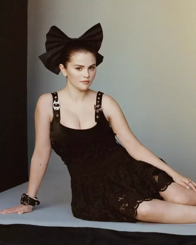 Selenadan “Vogue” üçün pozalar…