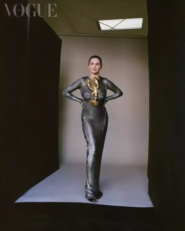 Selenadan “Vogue” üçün pozalar…
