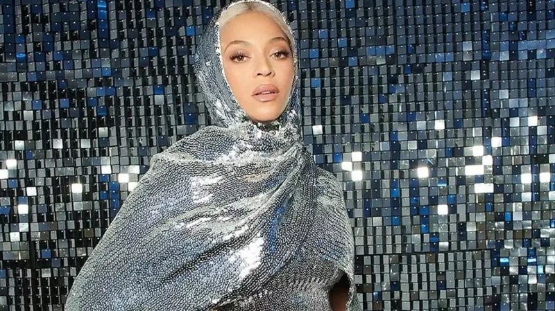 Beyons gümüşlər içində