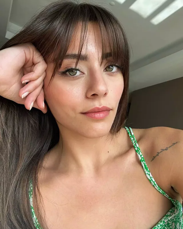 Gizli eşqləri səssiz bitdi