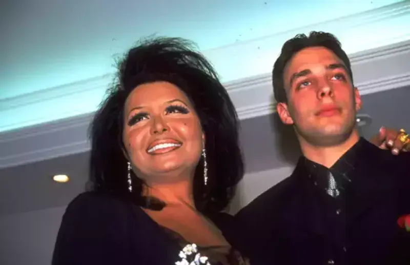 “Ərimi başqa qadınla çılpaq tutdum”