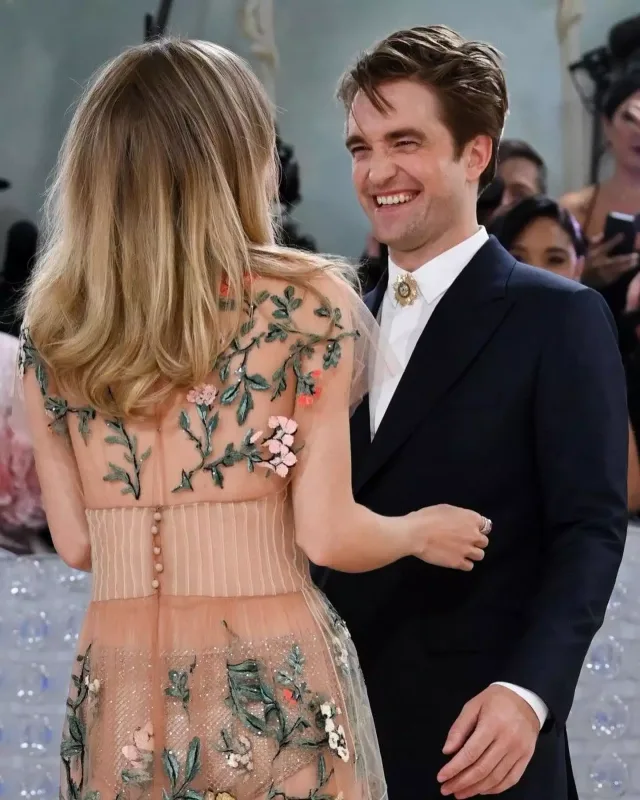 “Alatoranlıq”ın ulduzu hamilə sevgilisi ilə nişanlandı