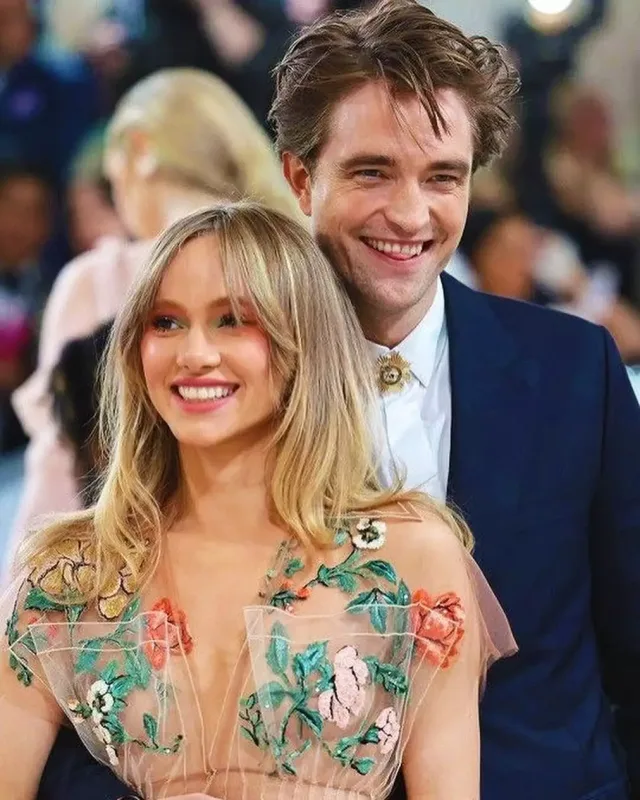 “Alatoranlıq”ın ulduzu hamilə sevgilisi ilə nişanlandı