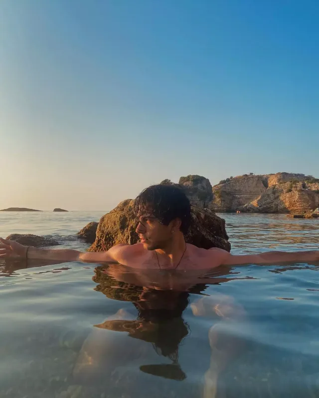 Gənc aktyor sosial şəbəkələrin gündəmində