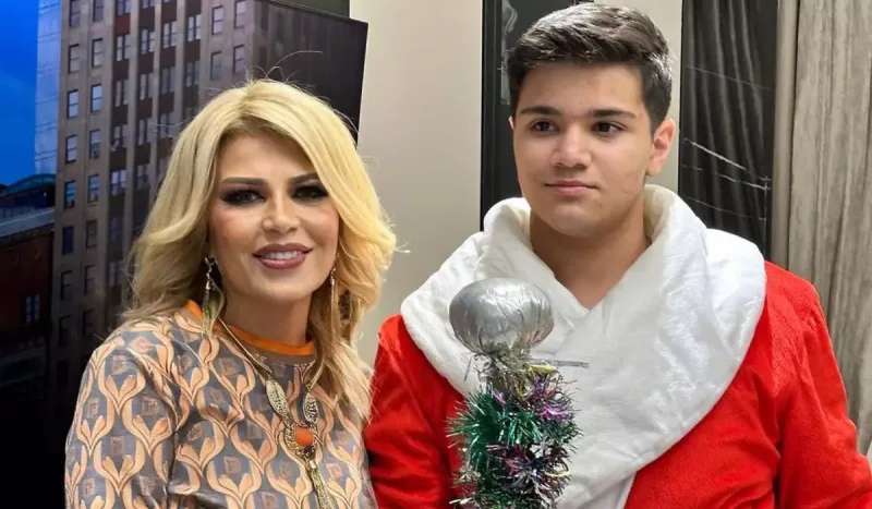 Mətanət İsgəndərli nəvəsi ilə