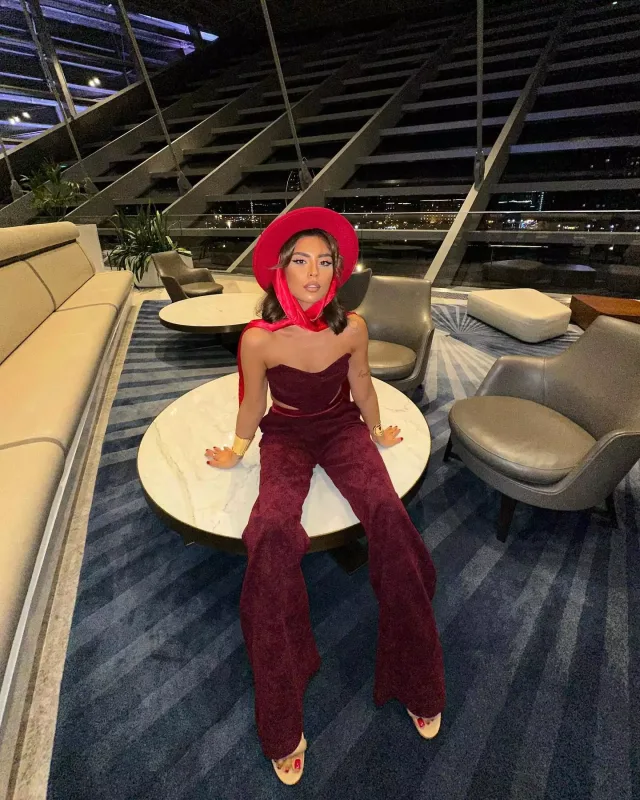 Şəklini yandırdığı Arifəylə barışdı