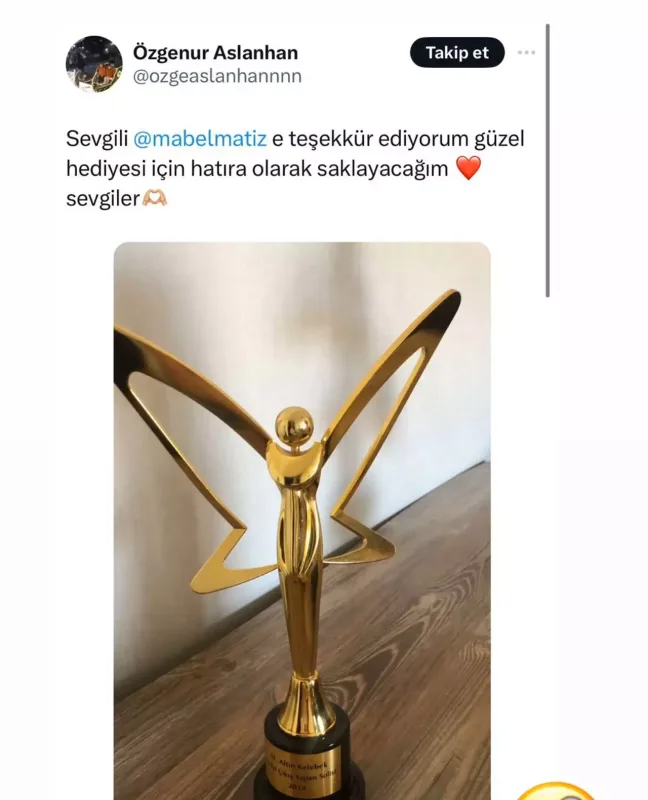 Mabel “Kelebek”ini fanatına bağışladı