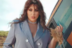 Damla farsca oxudu, tənqid olundu