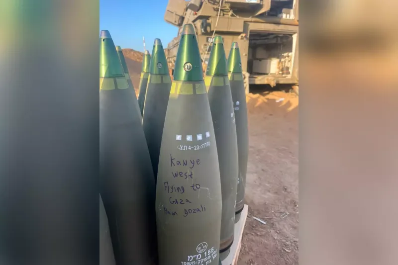 Kanye Uestin adı İsrail mərmisinin üzərinə yazıldı
