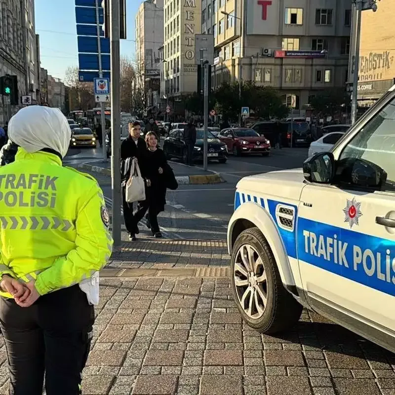 Fenomenlərin avtomobilləri polislərə verildi