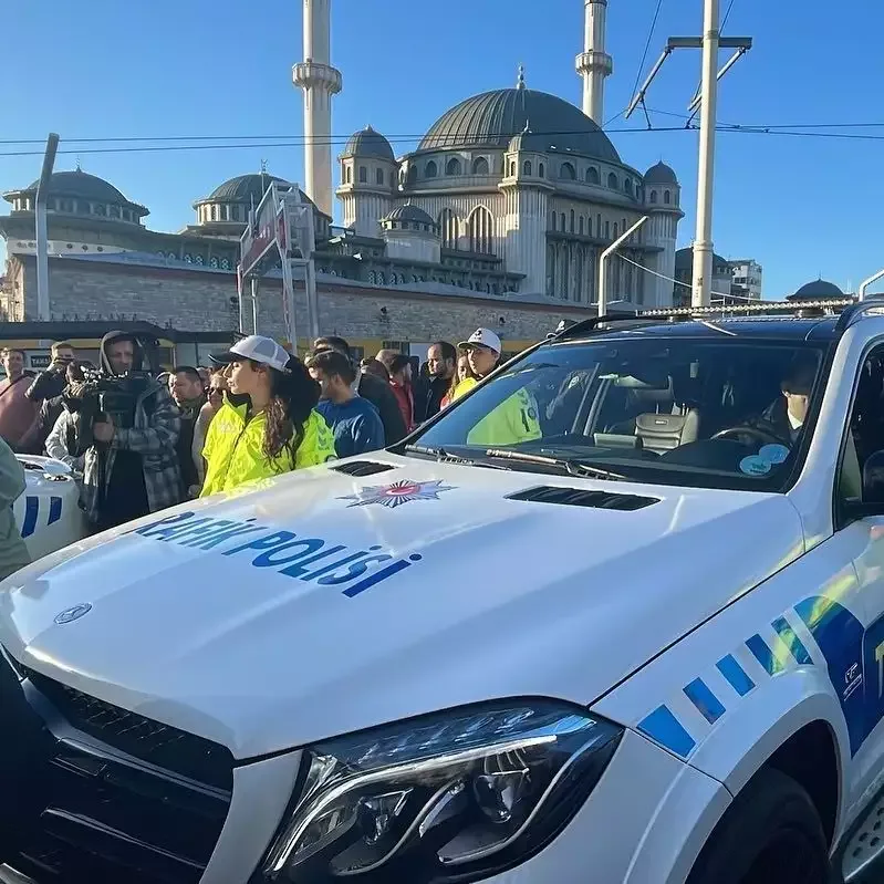 Fenomenlərin avtomobilləri polislərə verildi